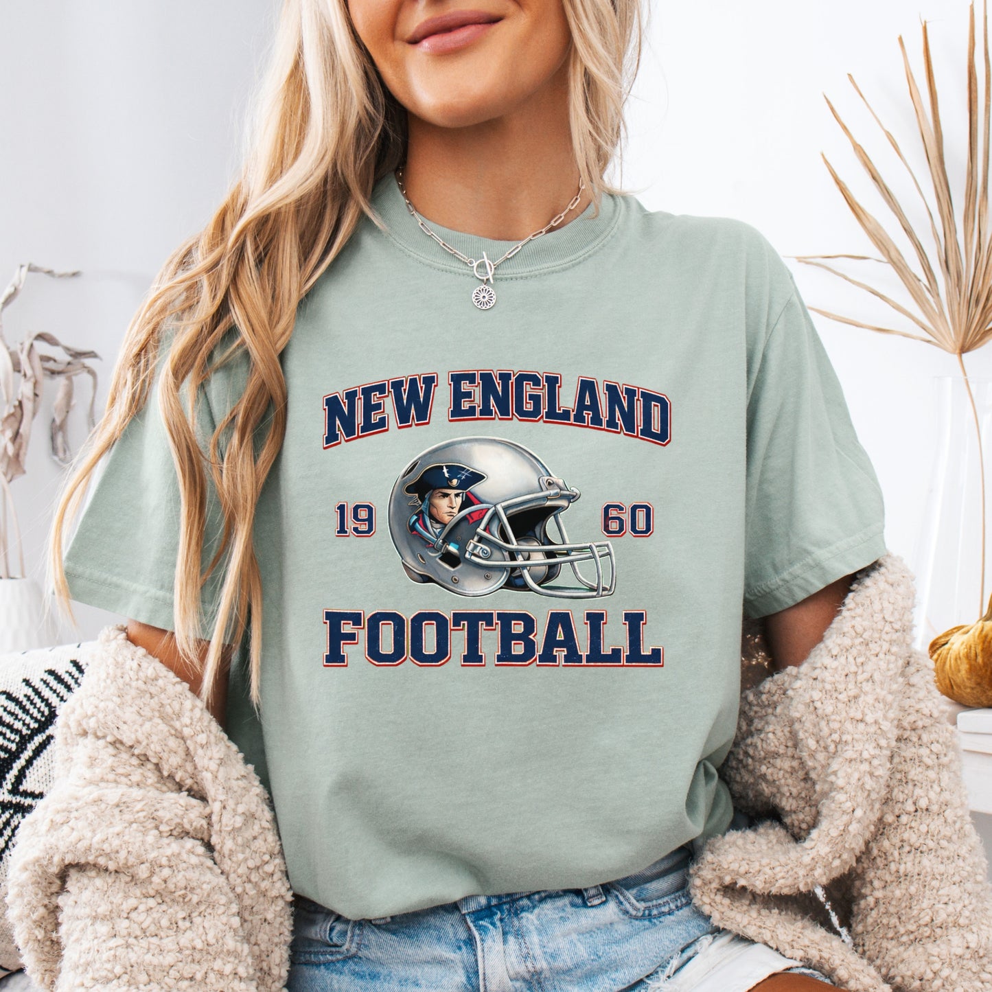 New England Football Vintage Helmet T-Shirt Go Pats Game Day tee
